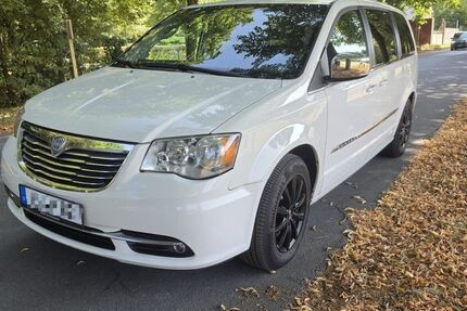 Chrysler Voyager 208.000 km 8.700 &euro; Essen 45327