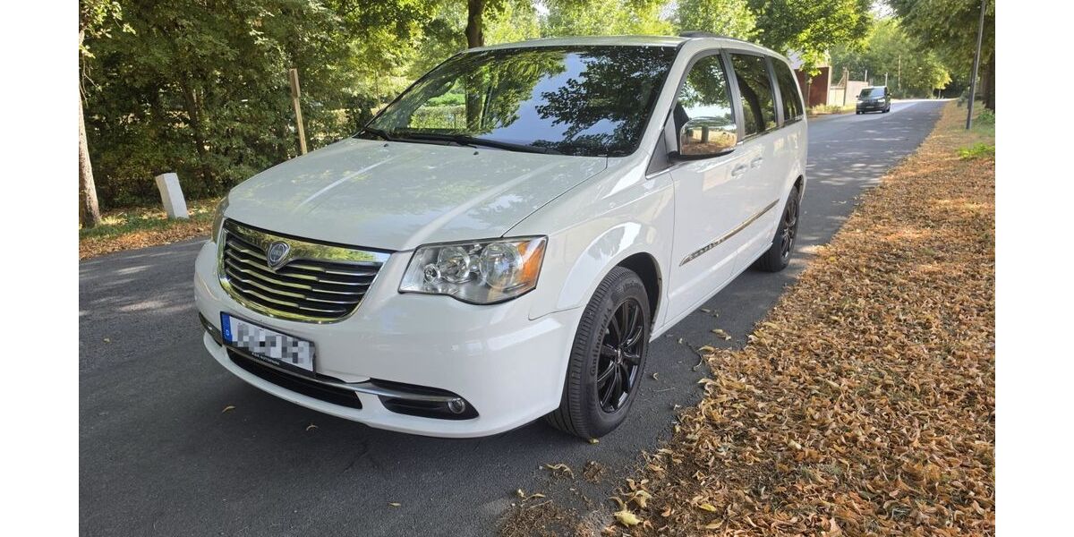 Chrysler Voyager 208.000 km 8.700 &euro; Essen 45327