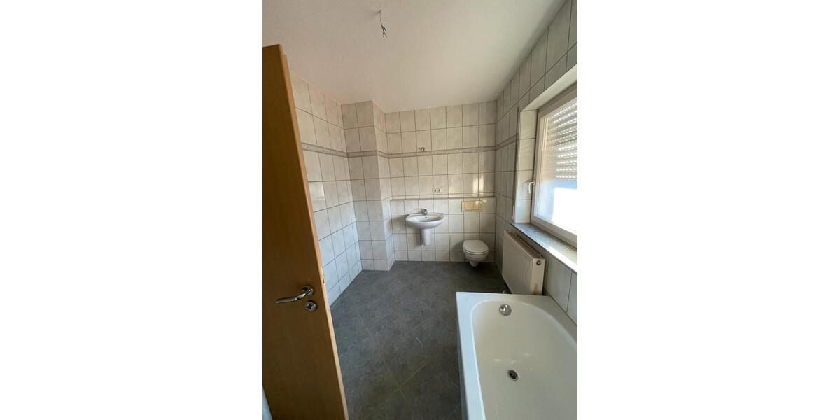 Etagenwohnung Krefeld - 4 Zimmer, 135 m&sup2;, 1.350&euro; | Angebot:26675467