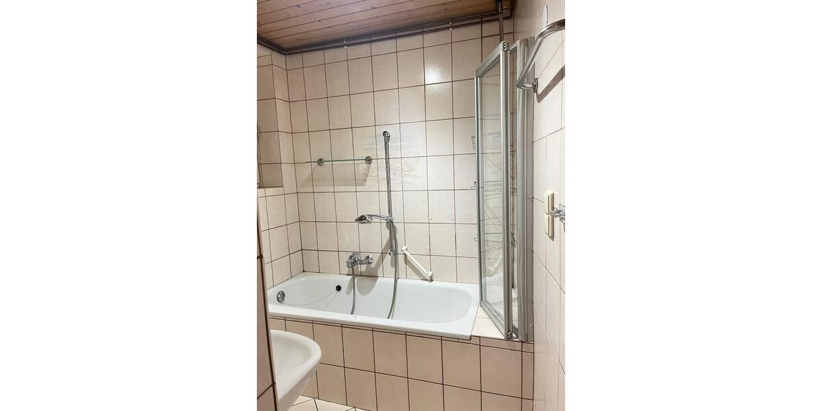 Bauernhaus, Landhaus Schenklengsfeld - 6 Zimmer, 156 m&sup2;, 120.000&euro; | Angebot:26857849