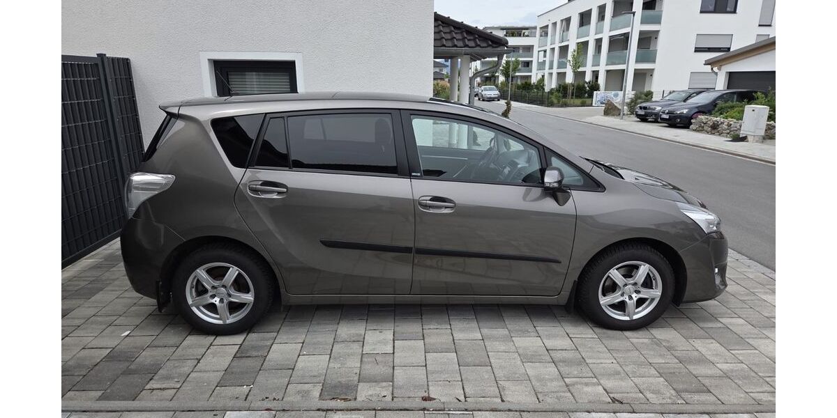 Toyota Verso 99.867 km 11.900 &euro; Plattling 94447