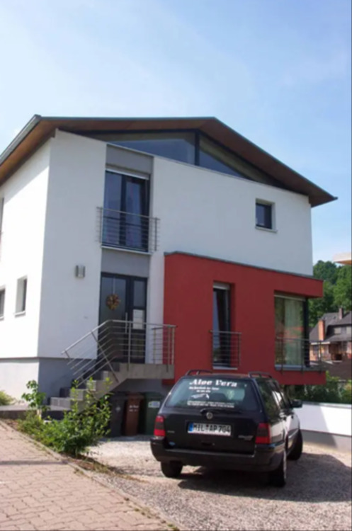 Modernes, energieeffizientes Architektenhaus mit vier Zimmern