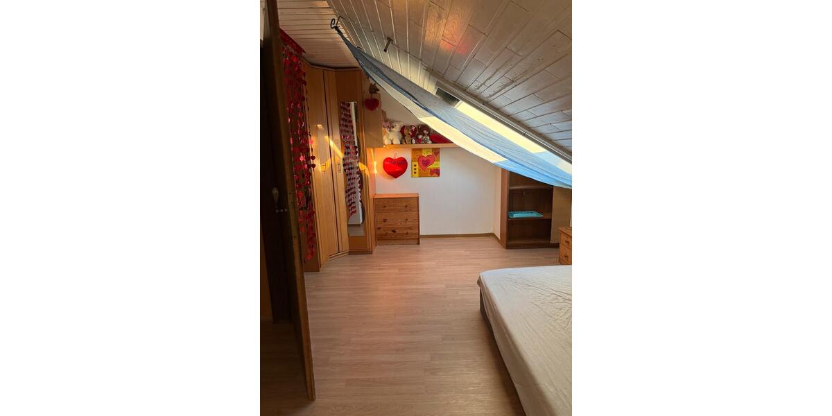 Doppelhaushälfte Frankfurt am Main Ginnheim - 5 Zimmer, 127 m&sup2;, 1.400&euro; | Angebot:26318609