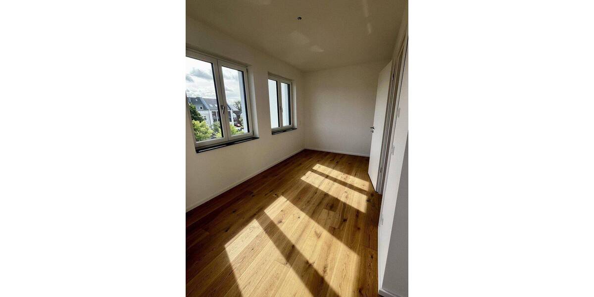 Etagenwohnung Frechen Königsdorf - 3 Zimmer, 128 m&sup2;, 2.240&euro; | Angebot:26858202