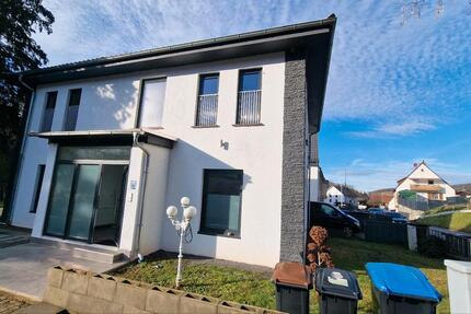 Haus Leidersbach - 5 Zimmer, 143 m&sup2;, 2.200&euro; | Angebot:24581063