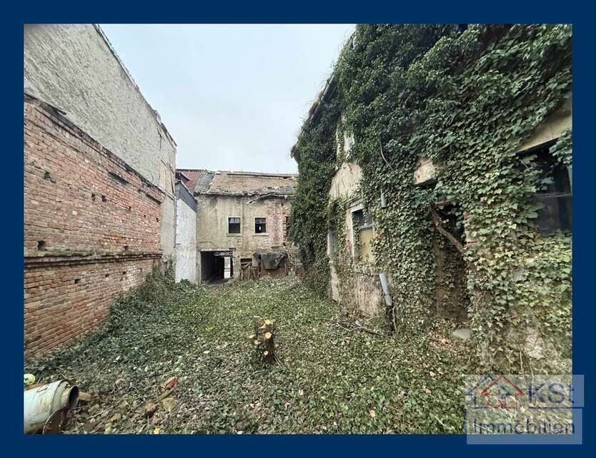 Haus zum Kaufen in Weissenfels 49.000 € 400 m²
