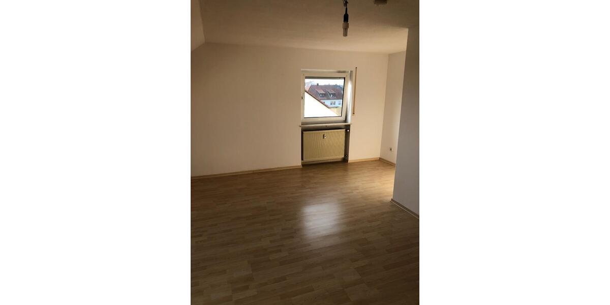 Dachgeschoßwohnung Langenzenn - 3 Zimmer, 77 m&sup2;, 740&euro; | Angebot:25368752