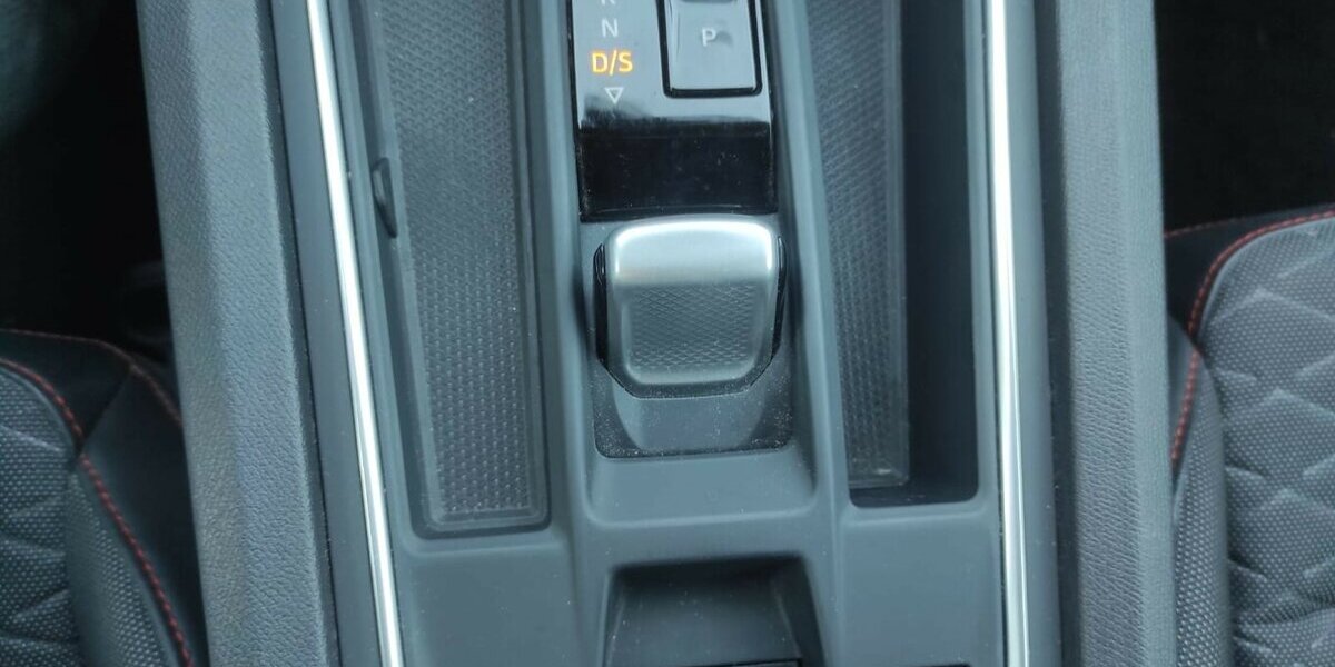 Seat Leon FR e-Hybrid 1,4 TSI DSG/LED/NAVI/SHZ 72.695 km 21.350 &euro; Höchstenbach 57629