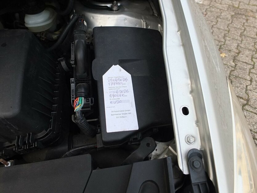 Toyota Auris 1.6i BLACK WEEK 25: SOL ALLE INSPEKTIONEN GA 174.885 km 4.908 € Köln 50858