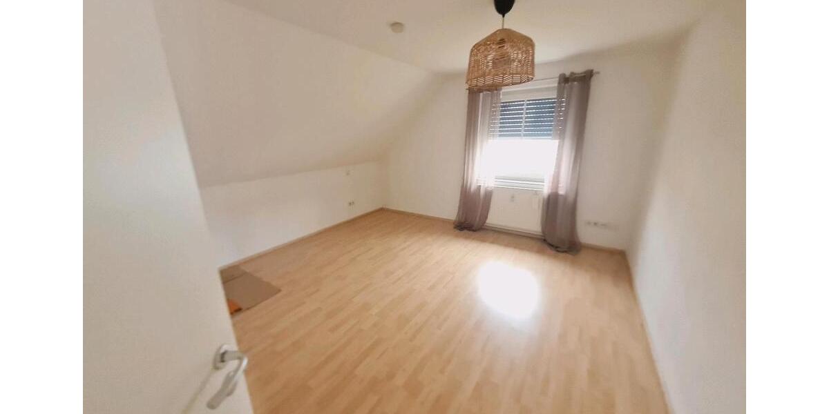 Biete Zimmer in Frauen-WG 1 zimmer