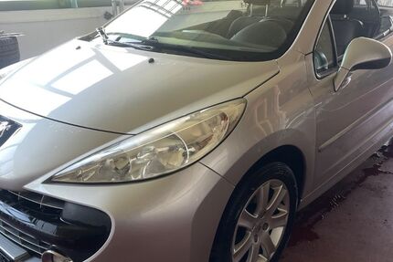 Peugeot 207 171.000 km 1.500 &euro; Baden-Württemberg - Hechingen 72379