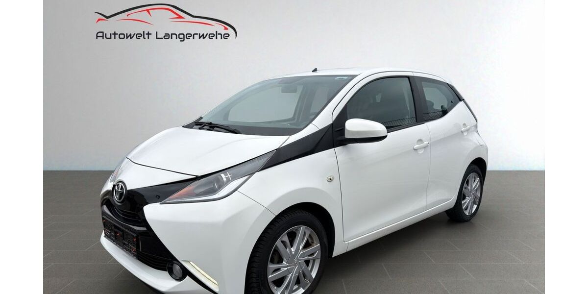 Toyota Aygo (X) 48.843 km 9.899 &euro; Langerwehe 52379