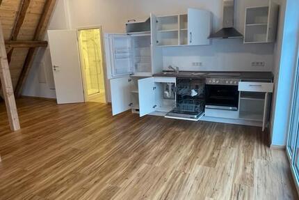 Vermiete tolle Dachgeschosswohnung mit Balkon, Einbauküche uvm. 1 zimmer