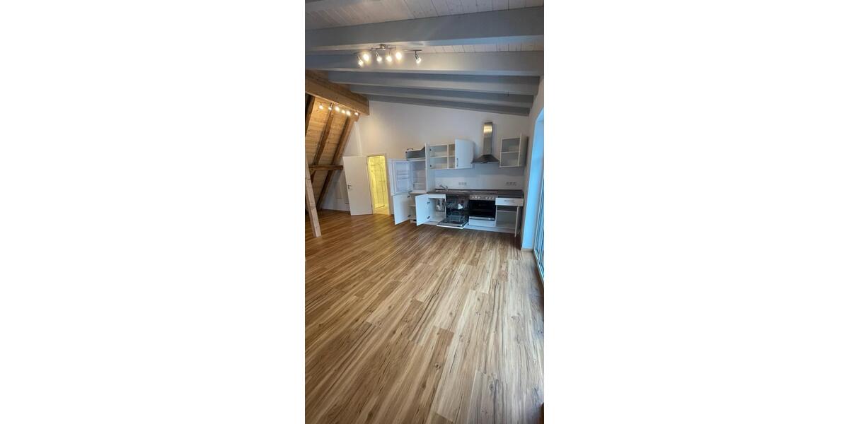 Vermiete tolle Dachgeschosswohnung mit Balkon, Einbauküche uvm. 1 zimmer