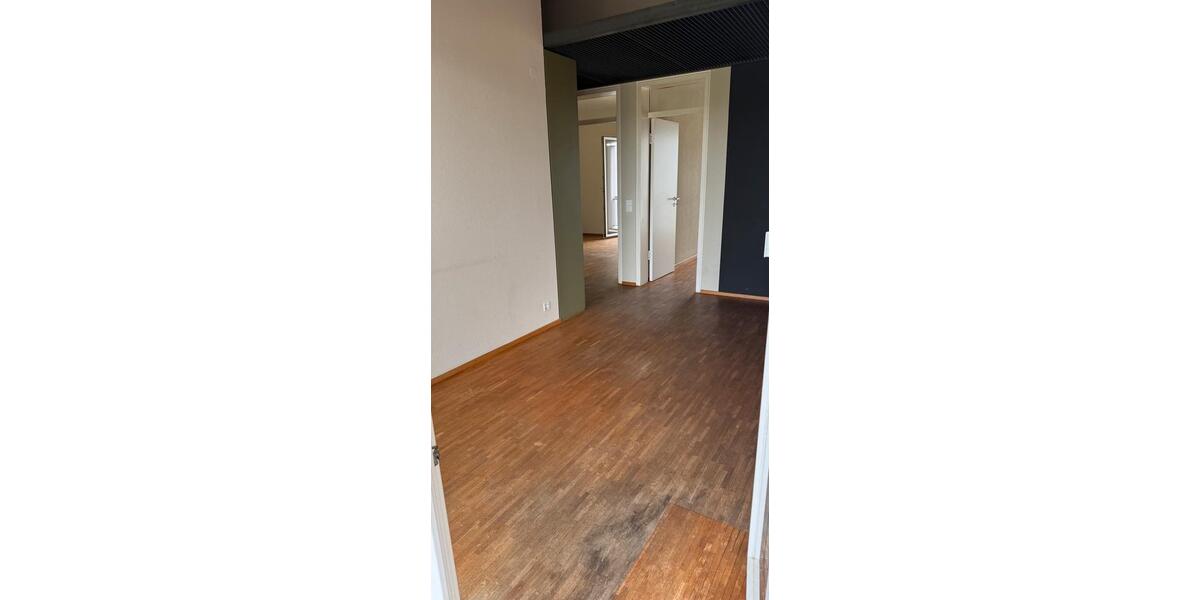 Dachgeschoßwohnung Weilheim - 3.5 Zimmer, 90 m&sup2;, 1.000&euro; | Angebot:26367572