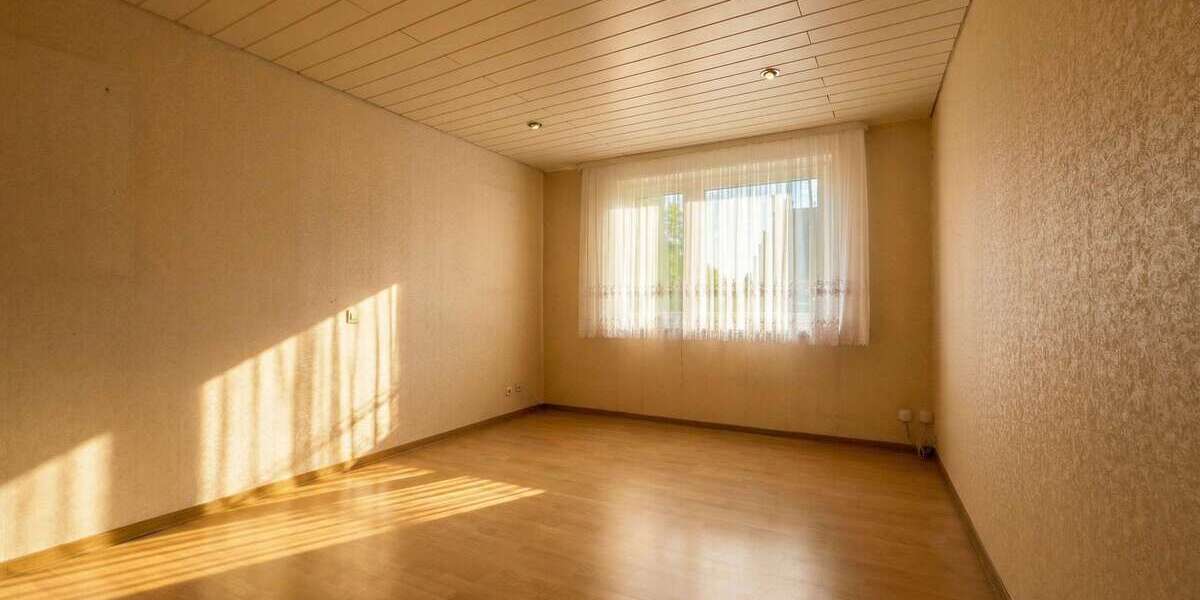 Etagenwohnung Saarbrücken West - 3 Zimmer, 63 m&sup2;, 69.000&euro; | Angebot:26435416