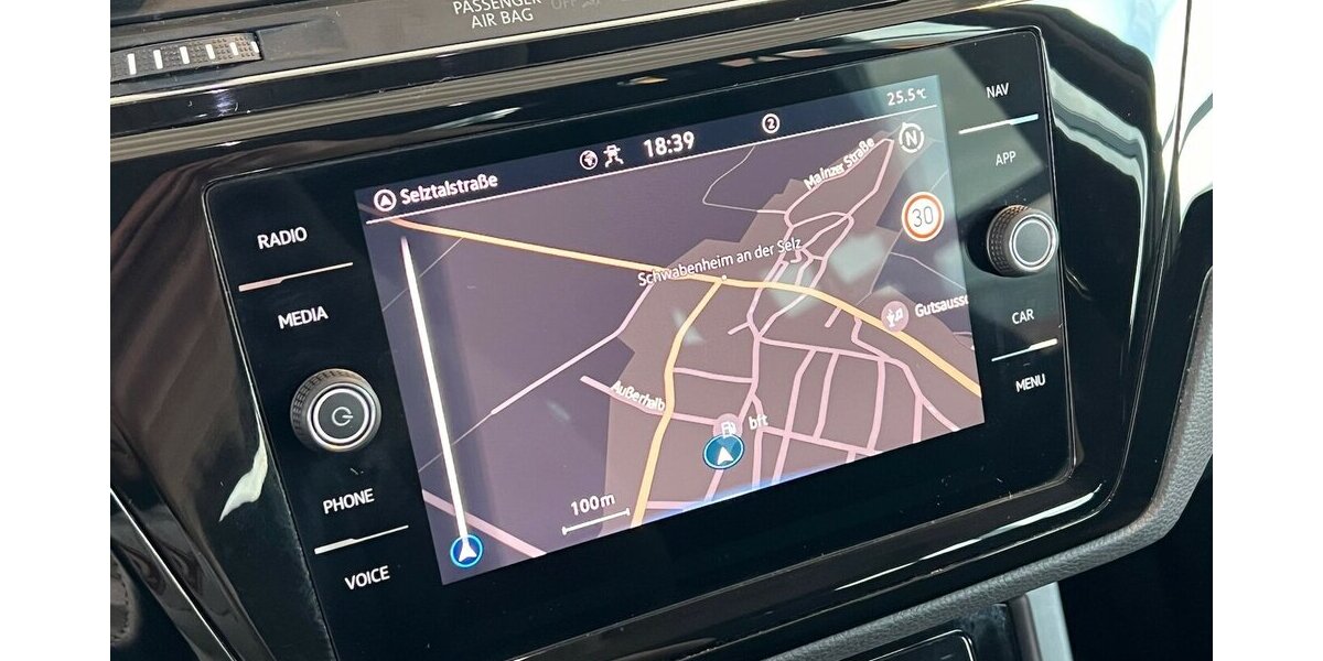 VW Touran Comfortline BMT Start-Stopp 7 Sitzer *Pano* 75.850 km 27.499 € Mainz-Kostheim 55246