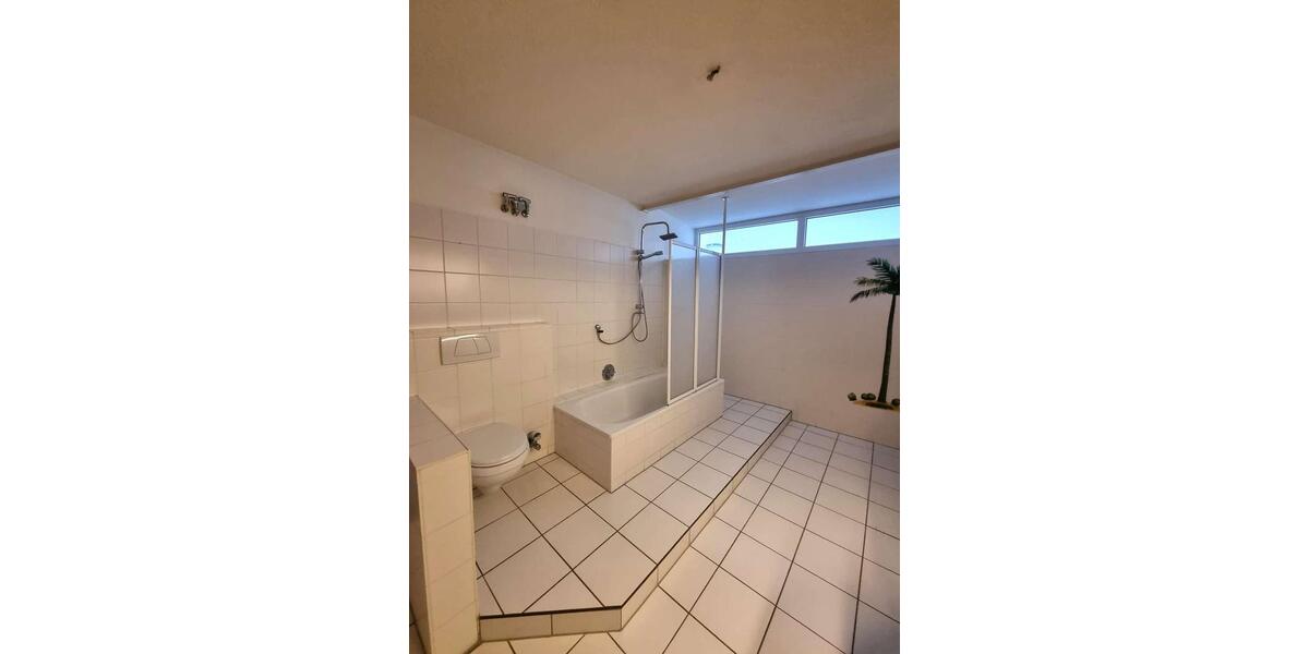Dachgeschoßwohnung Cuxhaven - 2.5 Zimmer, 135 m&sup2;, 949&euro; | Angebot:26004700