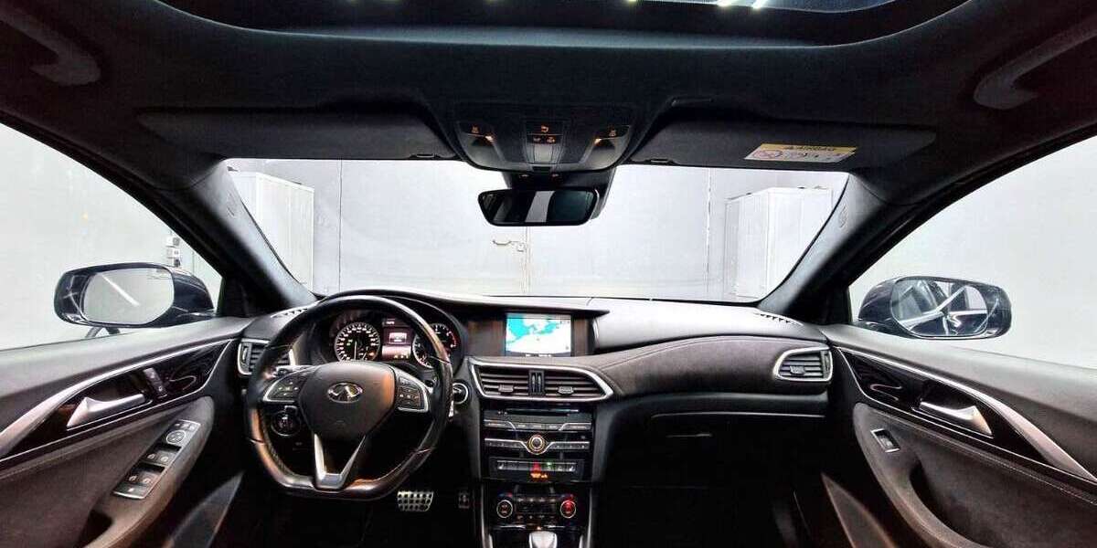 INFINITI Q30 80.000 km 15.000 &euro; Berlin 13355