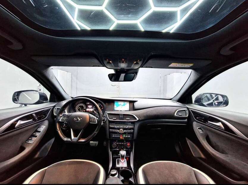 INFINITI Q30 80.000 km 15.000 € Berlin 13355