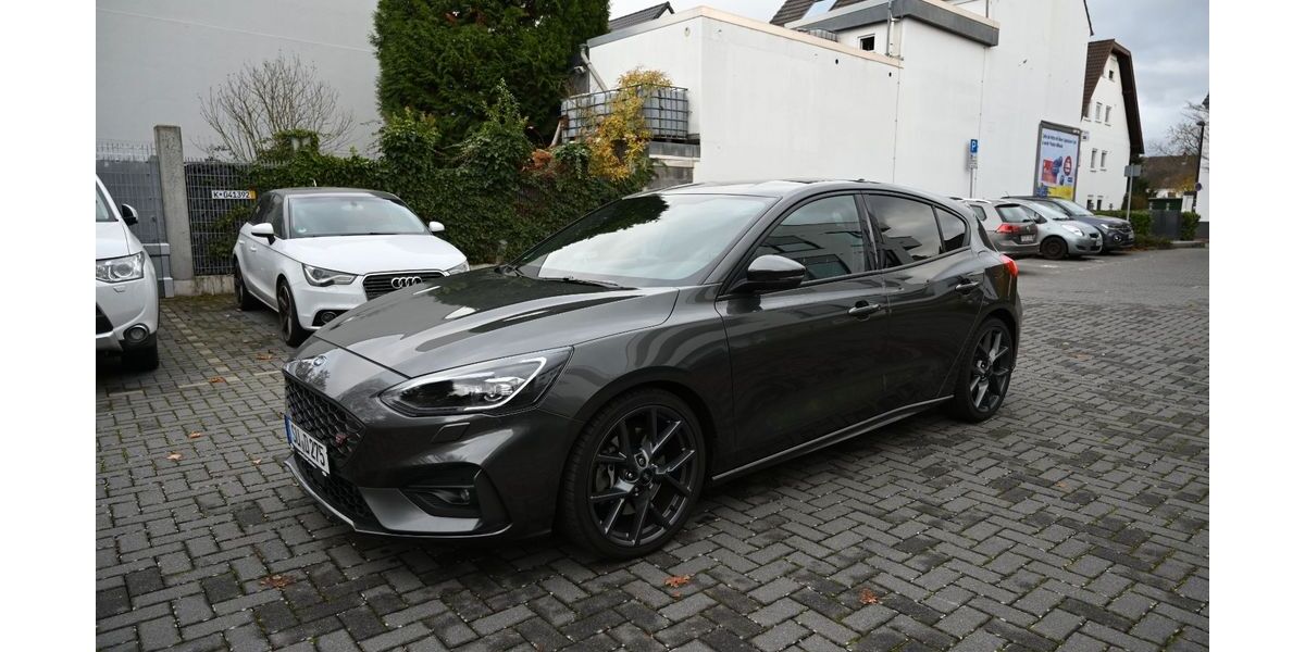 Ford Focus 91.000 km 18.900 &euro; Troisdorf 53842
