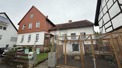 MODERNISIERT & AUSBAUFÄHIG  RUHIG GELEGEN 8 zimmer