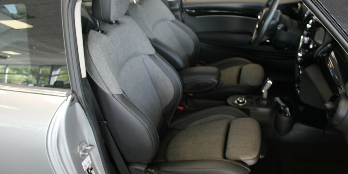 Mini Cooper SE Classic Trim 23.020 km 18.480 &euro; Euskirchen 53881