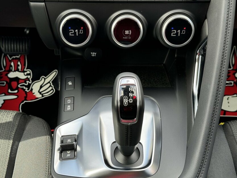 Jaguar E-Pace P250 AWD /LED//DAB/Sound/Spur/Kamera/Ahk 48.110 km 22.990 € Leipzig 04347