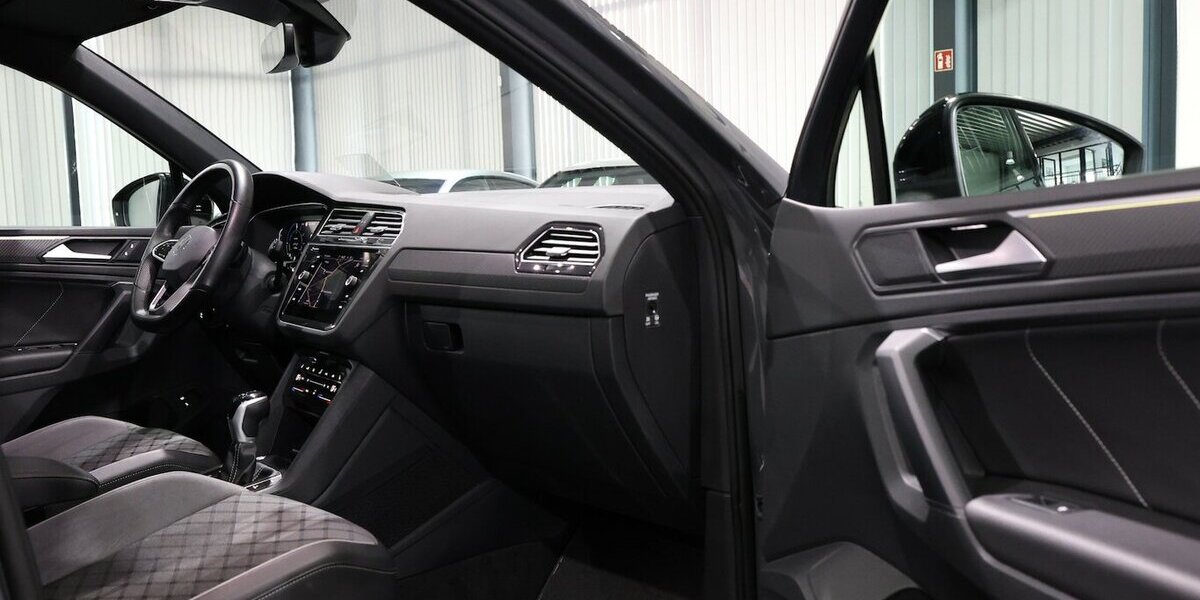 VW Tiguan 1.4 TSI DSG e-HYBRID R-LINE SPORT BLACK 87.000 km 31.991 &euro; Hamm 59077