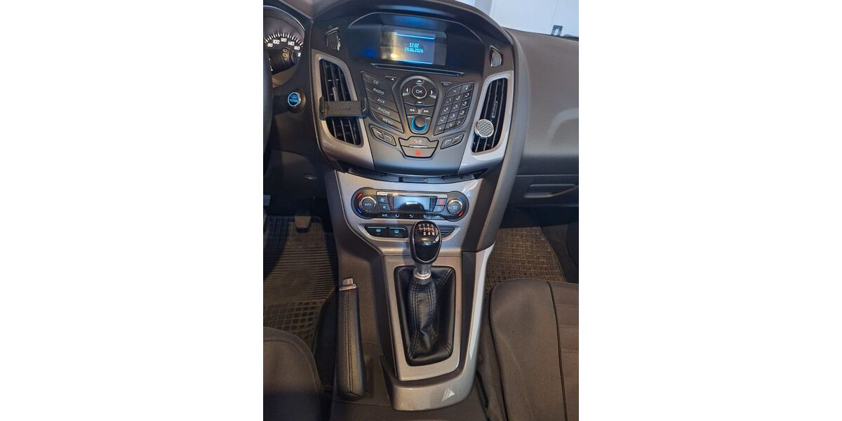 Ford Focus 147.000 km 5.900 &euro; Spiegelau 94518