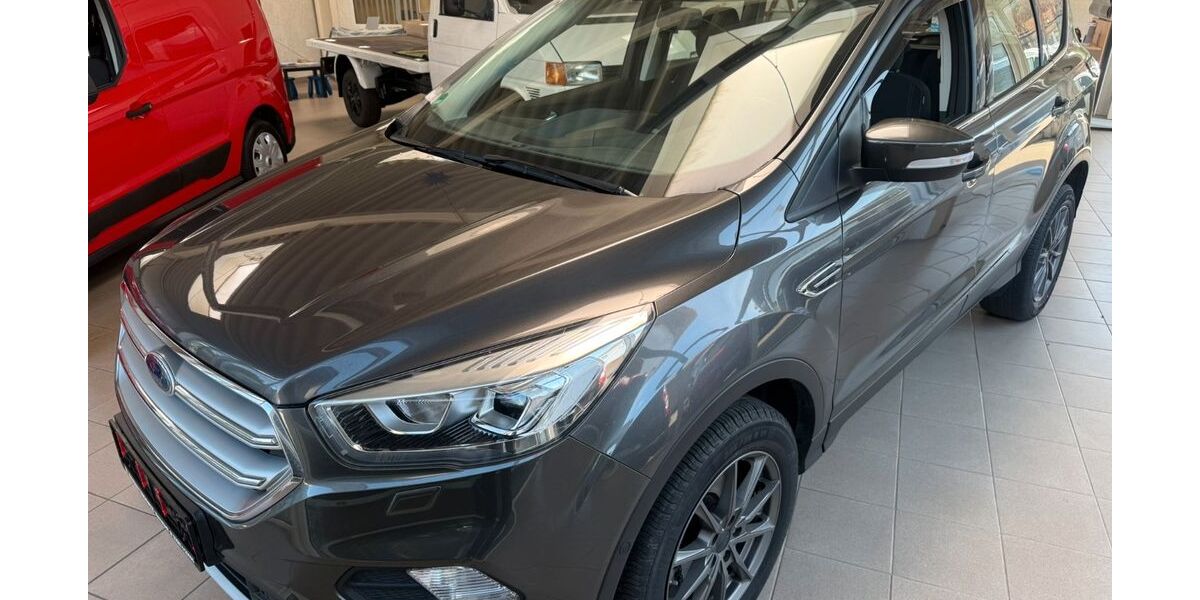 Ford Kuga 63.645 km 15.900 &euro; Bernstadt 02748