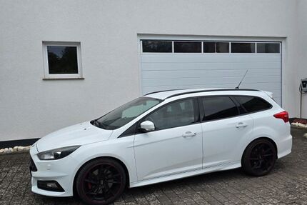 Ford Focus 105.000 km 11.999 &euro; Nideggen 52385