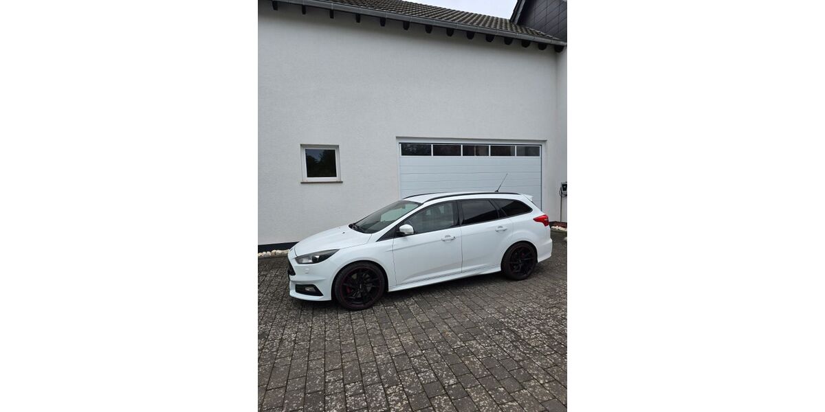 Ford Focus 105.000 km 11.999 &euro; Nideggen 52385