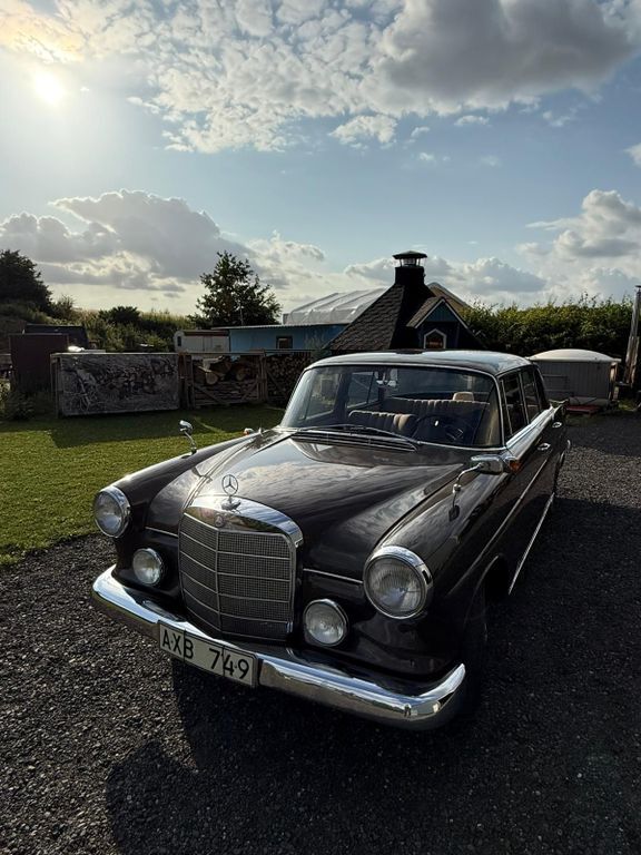 Mercedes-Benz 190 145.000 km 17.500 € Immenhausen 34376
