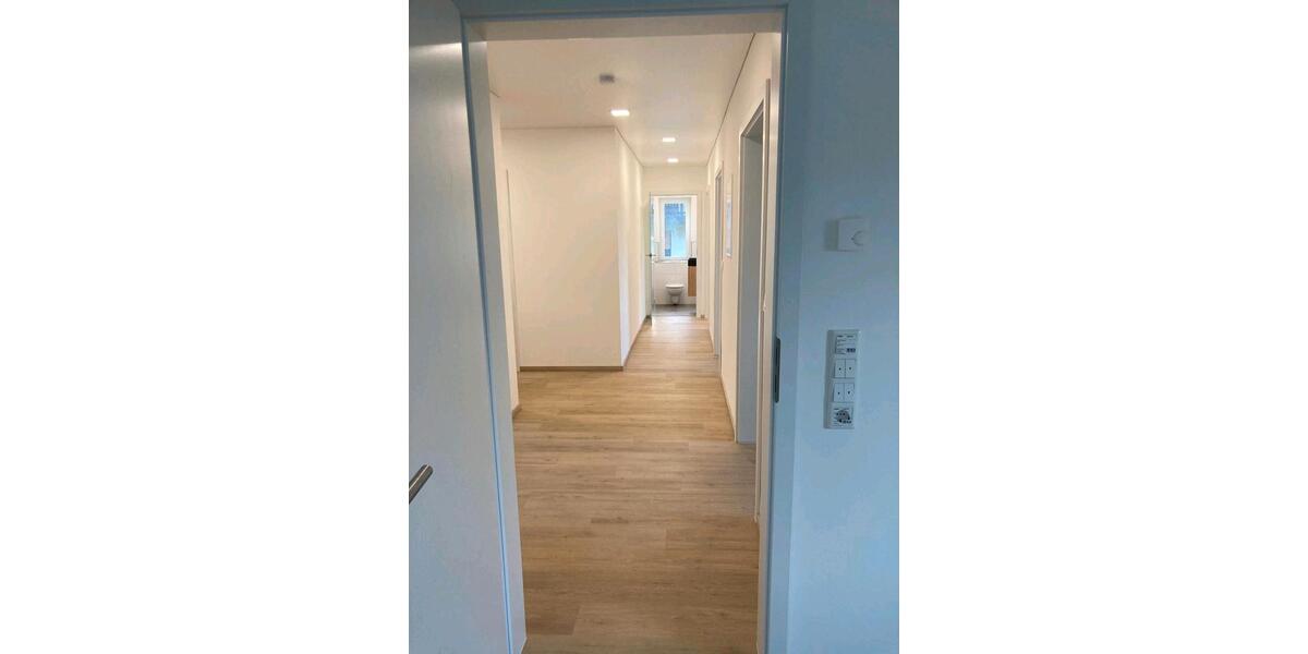 Erdgeschoßwohnung Sulzfeld - 4 Zimmer, 132 m&sup2;, 1.015&euro; | Angebot:26288314