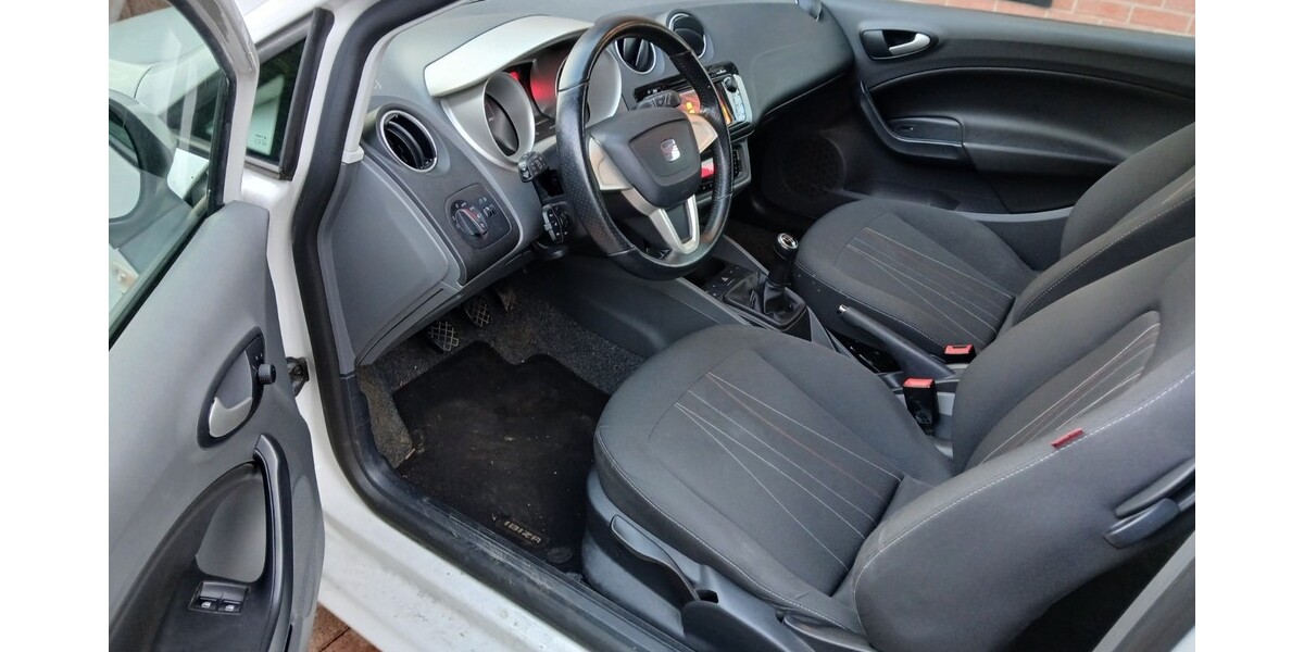 Seat Ibiza 218.300 km 2.950 &euro; Freudenberg 57258