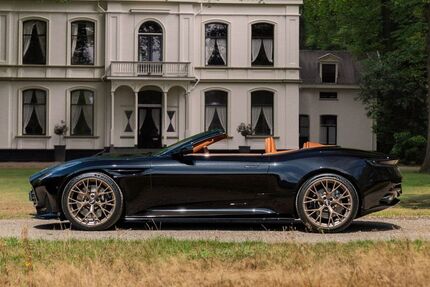 Aston Martin DB12 2.879 km 284.350 &euro; Nunspeet 