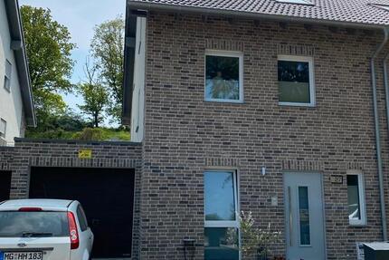 Haus Kreuzau - 5 Zimmer, 153 m&sup2;, 1.750&euro; | Angebot:24695735