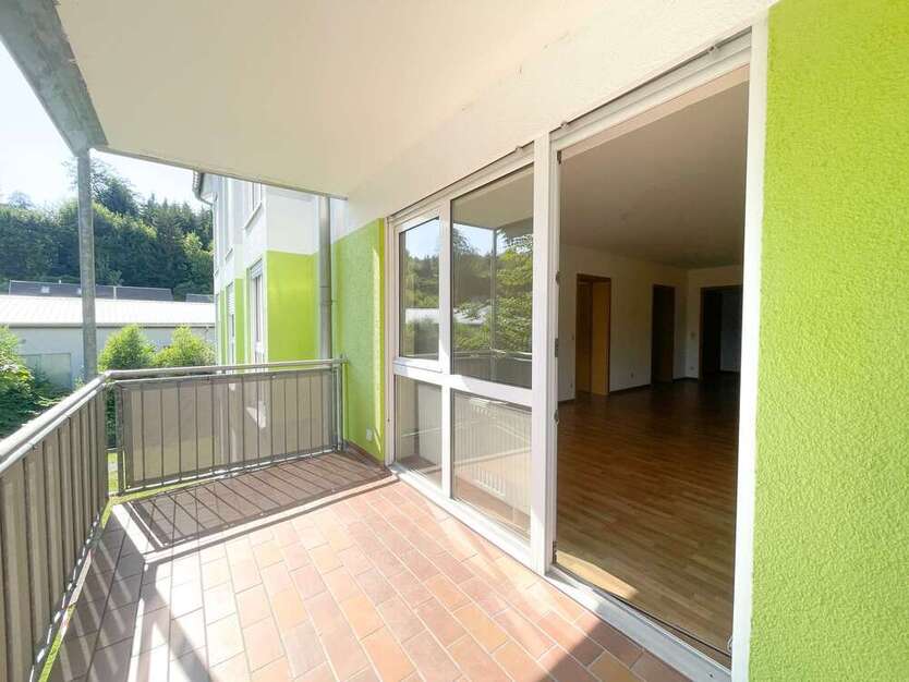 Wohnung zum Mieten in Klingenthal 360 € 65.02 m²