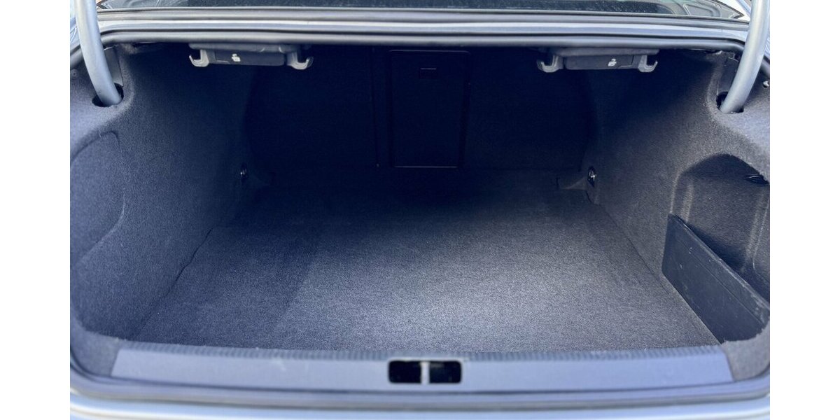 VW Passat CC Highline/Autom,/ Leder/PANO/5 Sitze 180.000 km 10.900 &euro; Mönchengladbach 41066