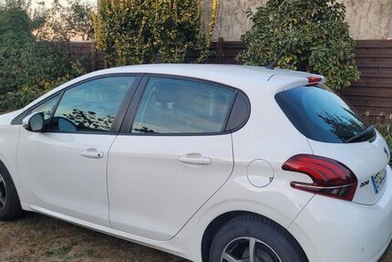Peugeot 208 89.000 km 7.490 &euro; Grabow 39291