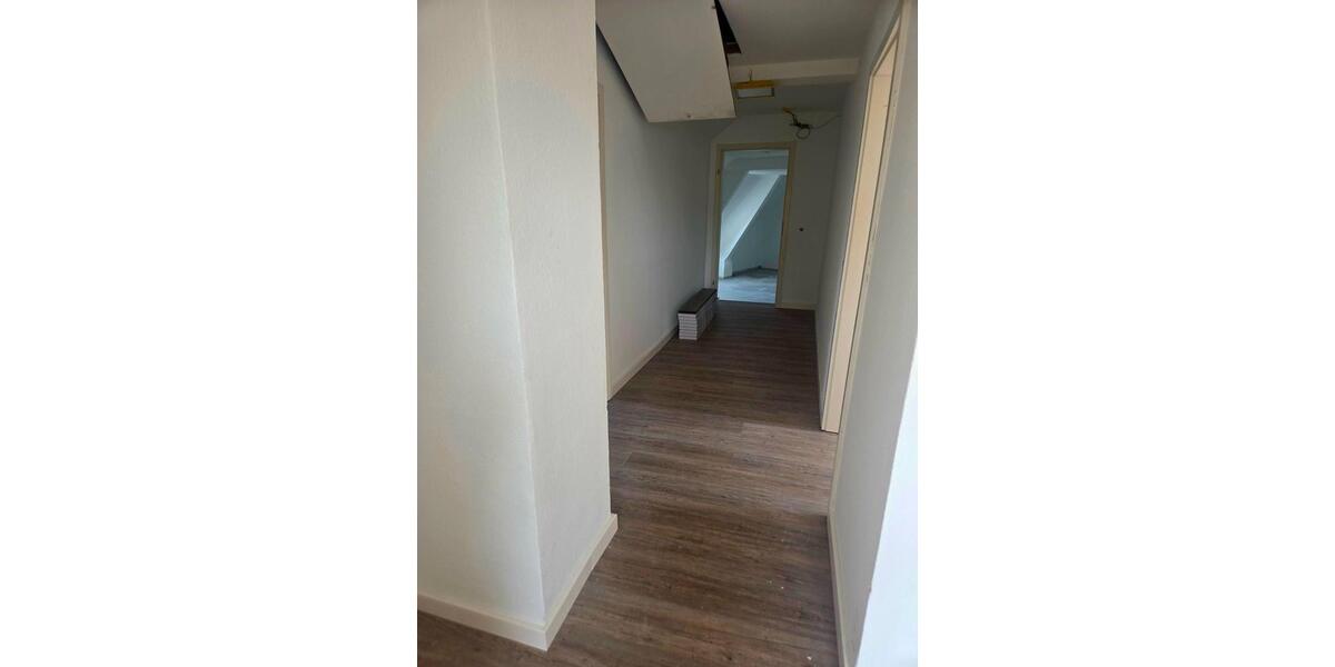 Dachgeschoßwohnung Neuss Augustinusviertel - 5 Zimmer, 100 m&sup2;, 1.150&euro; | Angebot:26231135