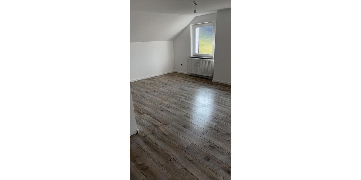 Etagenwohnung Meinerzhagen - 5 Zimmer, 100 m&sup2;, 600&euro; | Angebot:25430761