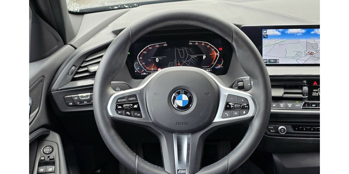 BMW 118i ADVANTAGE/VIRTUAL/NAVI//SITZHEIZUNG/1.HAND 28.344 km 24.900 &euro; Villingen-Schwenningen 78054