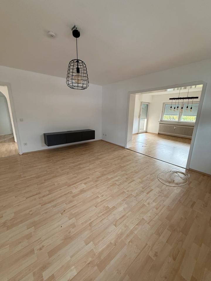 4 Zi Wohnung mit Klima und neuer Küche zimmer