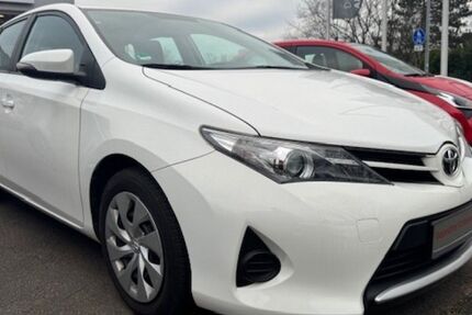 Toyota Auris 69.490 km 8.900 &euro; Gelsenkirchen 45891