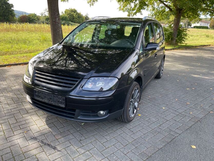 VW Touran 203.000 km 3.900 € Asslar 35614