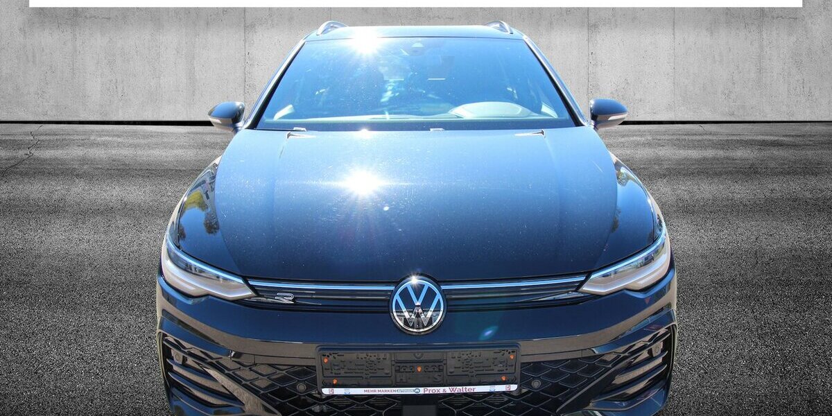 VW Golf VIII Variant 1.5 TSI R-Line LED+KAMERA+ACC 30.953 km 27.500 &euro; Hagenow 19230