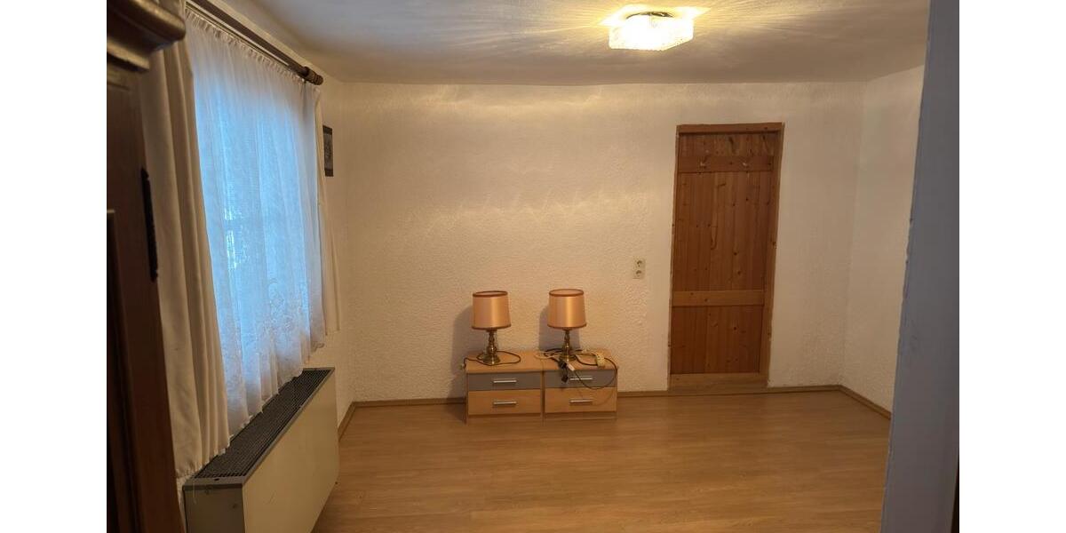 Etagenwohnung Hausham - 2 Zimmer, 35 m&sup2;, 400&euro; | Angebot:24737333