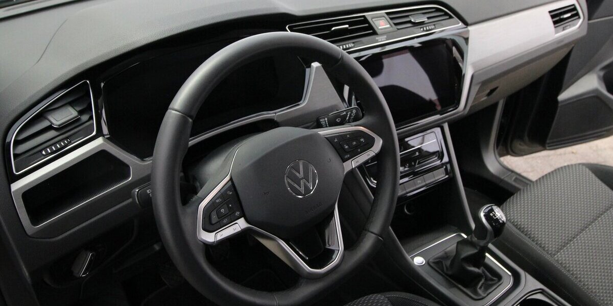 VW Touran TSI Comfortline 7-SITZ+NAVI+STANDHEIZUNG 16.192 km 30.700 &euro; Hagenow 19230